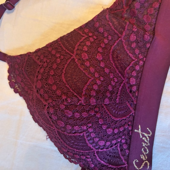 Victorias Secret Push Up Bra (32C) - Picture 3 of 10